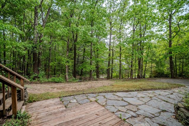 102 Larkspur Dr, Amherst, MA 01002