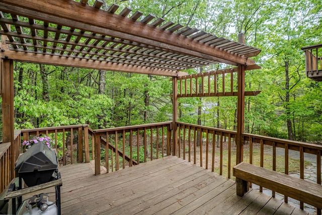 102 Larkspur Dr, Amherst, MA 01002