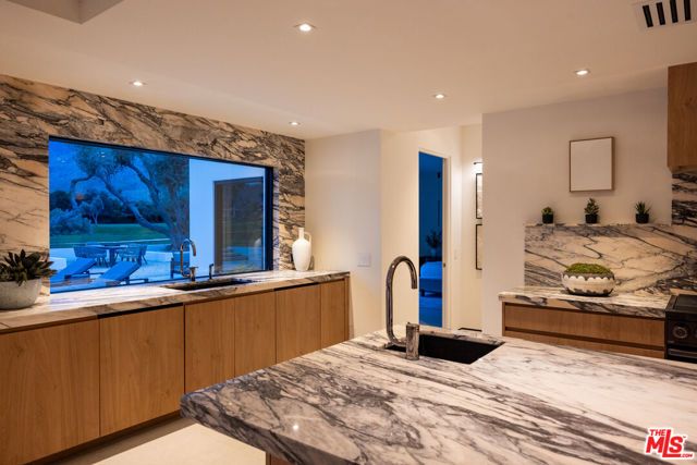 483 E Santiago Way, Palm Springs, CA 92264