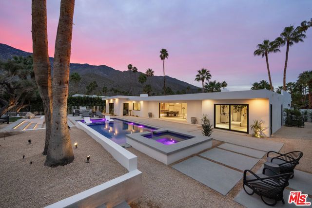 483 E Santiago Way, Palm Springs, CA 92264