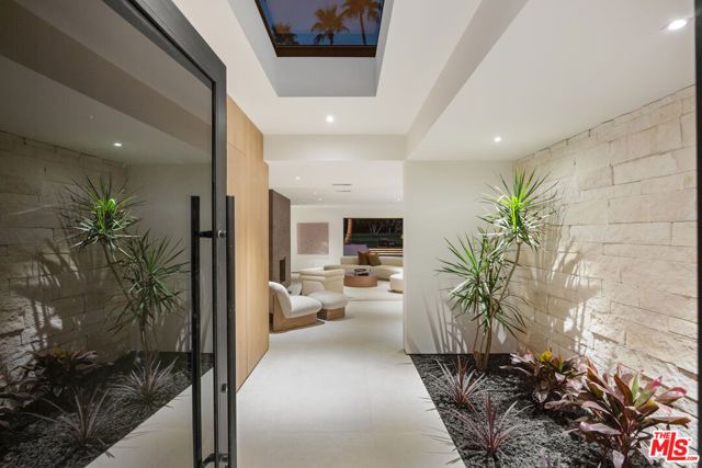 483 E Santiago Way, Palm Springs, CA 92264