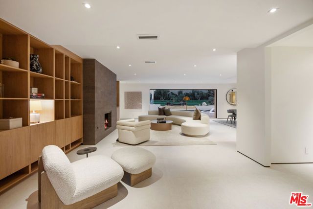 483 E Santiago Way, Palm Springs, CA 92264