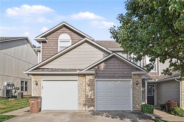 210 Pointe Lane, Raymore, MO 64083