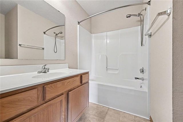 210 Pointe Lane, Raymore, MO 64083