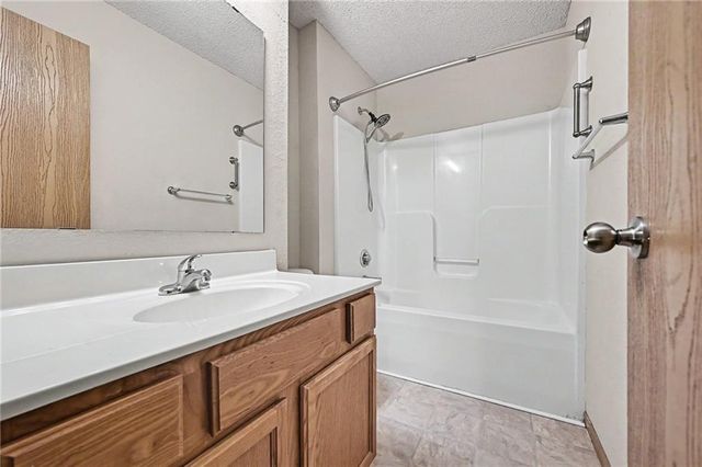 210 Pointe Lane, Raymore, MO 64083