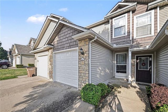210 Pointe Lane, Raymore, MO 64083