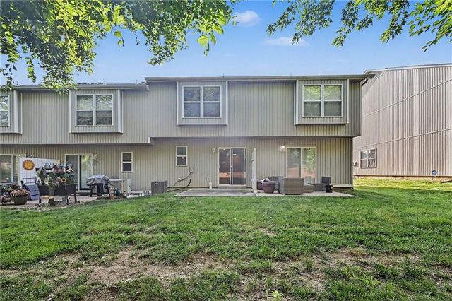 210 Pointe Lane, Raymore, MO 64083