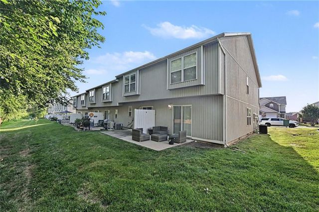 210 Pointe Lane, Raymore, MO 64083