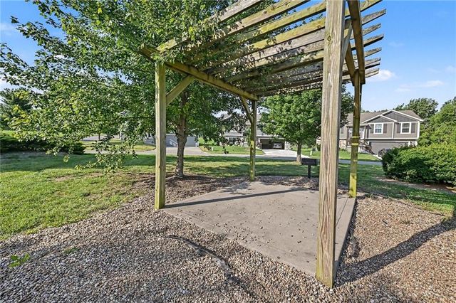 210 Pointe Lane, Raymore, MO 64083