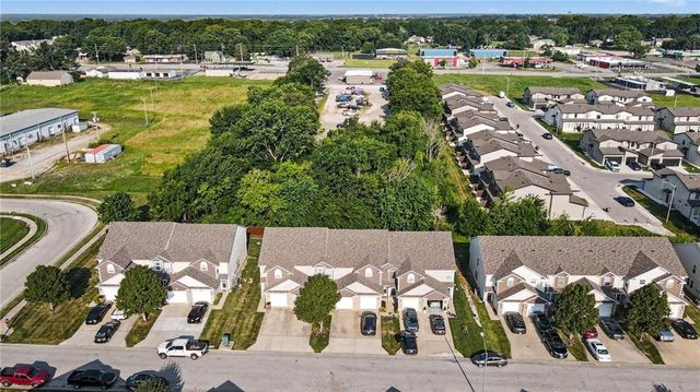 210 Pointe Lane, Raymore, MO 64083
