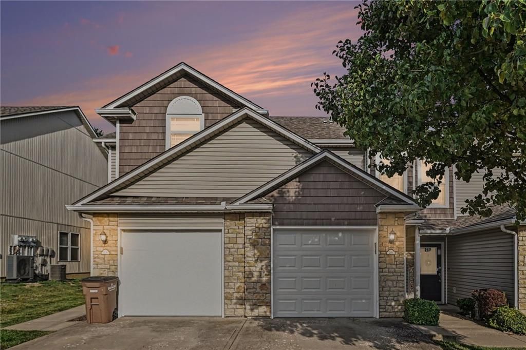 210 Pointe Lane, Raymore, MO 64083