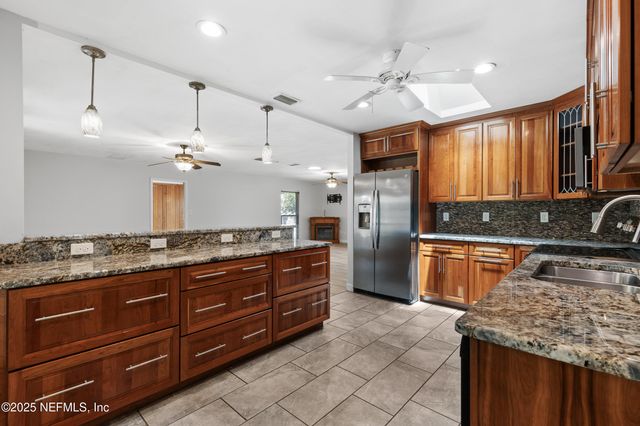 49 SE NELSONS POINT Road, Keystone Heights, FL 32656