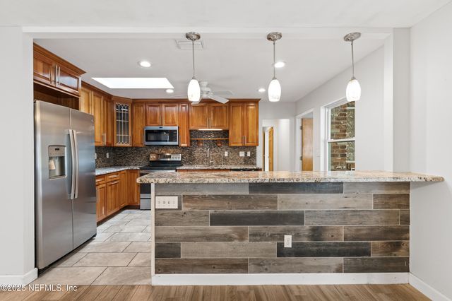 49 SE NELSONS POINT Road, Keystone Heights, FL 32656