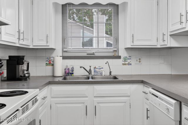 1411 FOREST Lane, St. Johns, FL 32259