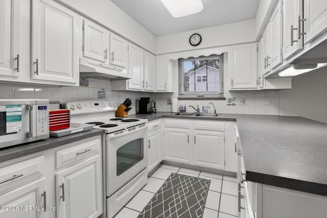1411 FOREST Lane, St. Johns, FL 32259