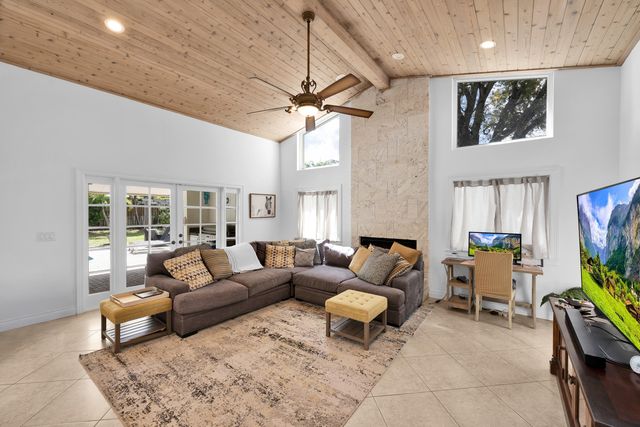 4320 Saint Charles Way, Boca Raton, FL 33434