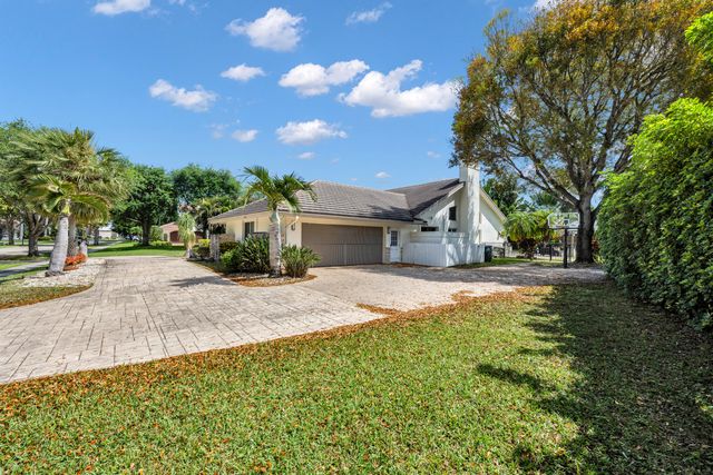 4320 Saint Charles Way, Boca Raton, FL 33434