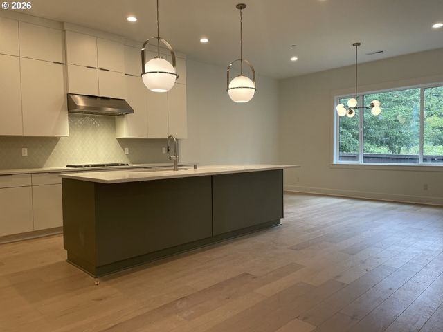 4826 N ADAMS St 110, Camas, WA 98607