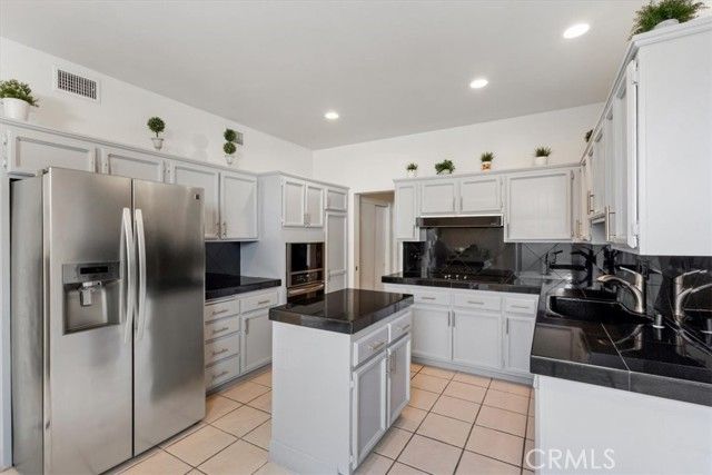 77 Lake Shore Drive, Rancho Mirage, CA 92270