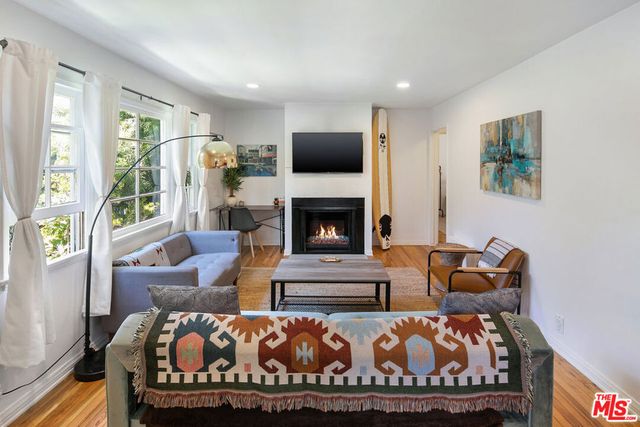 521 Venice Way, Venice, CA 90291