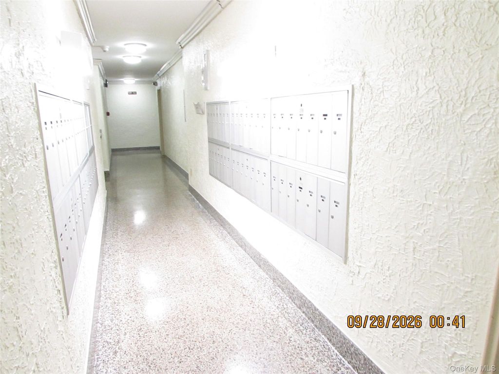 4 Sadore Lane 7J, Yonkers, NY 10710 — photo 2