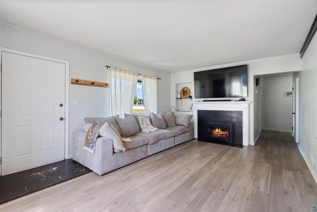 2 Royalton Rd, Superior, WI 55880