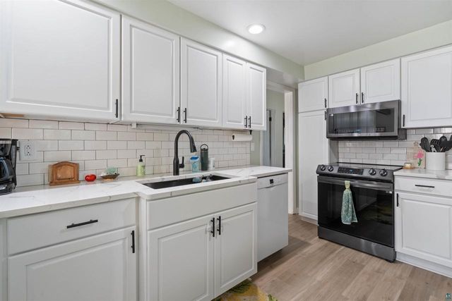 2 Royalton Rd, Superior, WI 55880