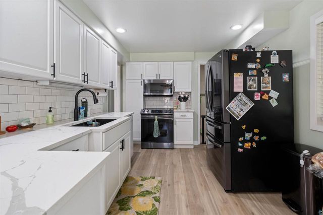 2 Royalton Rd, Superior, WI 55880