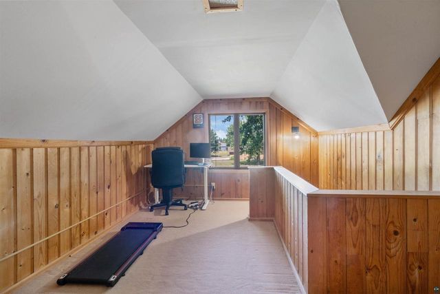 2 Royalton Rd, Superior, WI 55880