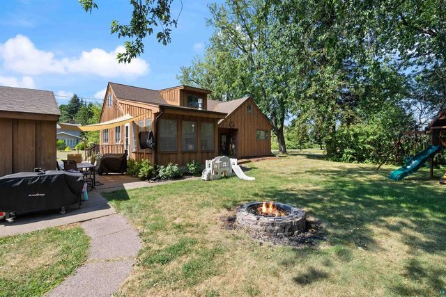 2 Royalton Rd, Superior, WI 55880
