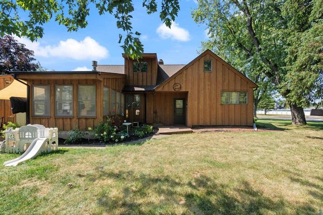 2 Royalton Rd, Superior, WI 55880