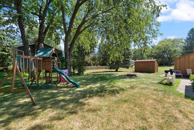 2 Royalton Rd, Superior, WI 55880