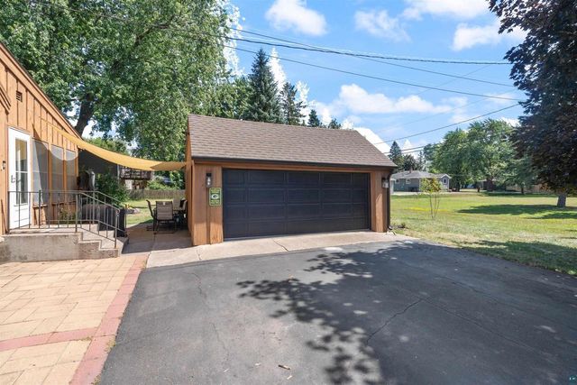 2 Royalton Rd, Superior, WI 55880