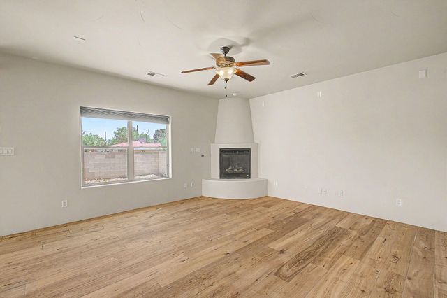 382 Coronado Lane NE, Los Lunas, NM 87031