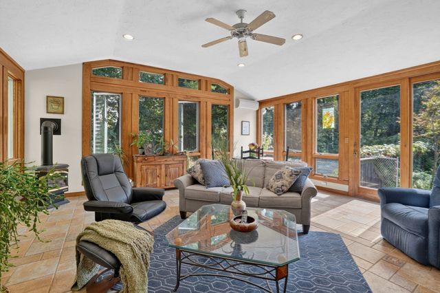 31 Brown St, Andover, MA 01810