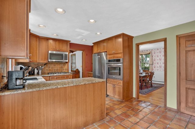 31 Brown St, Andover, MA 01810
