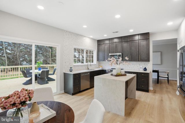 112 LOCUST GROVE DR, Purcellville, VA 20132
