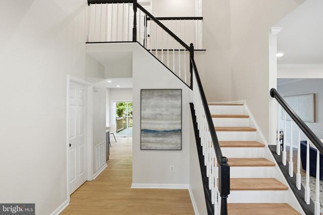 112 LOCUST GROVE DR, Purcellville, VA 20132