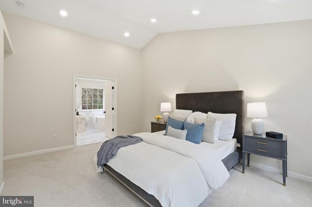 112 LOCUST GROVE DR, Purcellville, VA 20132