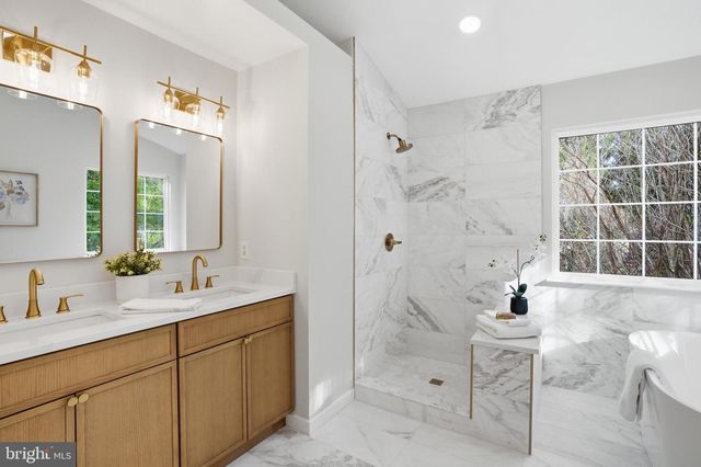 112 LOCUST GROVE DR, Purcellville, VA 20132