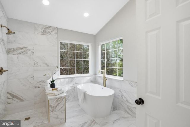 112 LOCUST GROVE DR, Purcellville, VA 20132