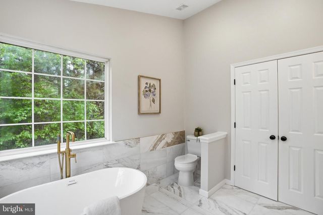 112 LOCUST GROVE DR, Purcellville, VA 20132