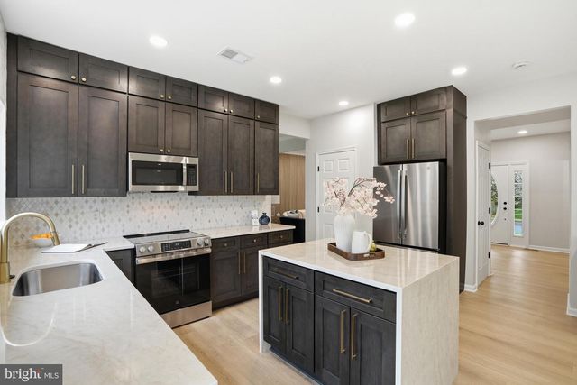 112 LOCUST GROVE DR, Purcellville, VA 20132