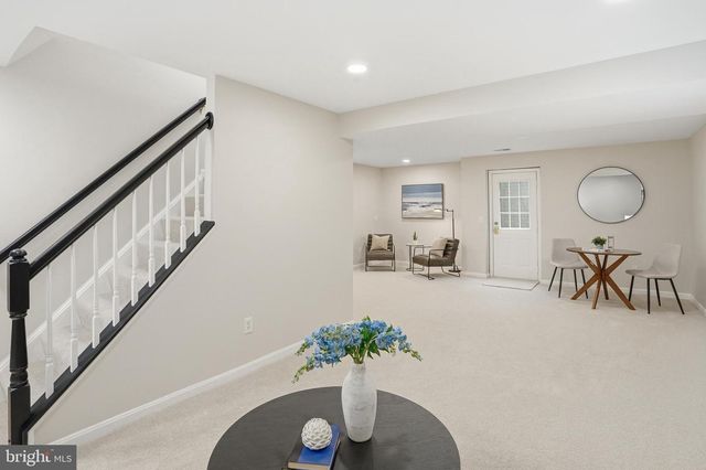 112 LOCUST GROVE DR, Purcellville, VA 20132