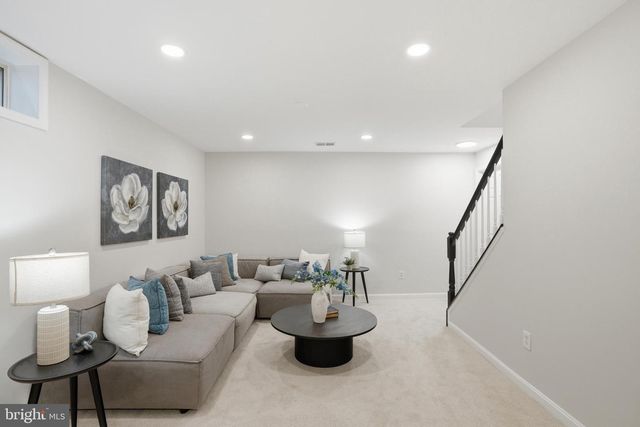 112 LOCUST GROVE DR, Purcellville, VA 20132