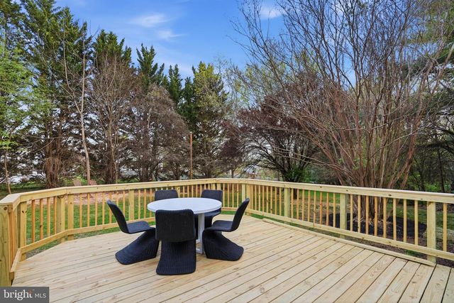 112 LOCUST GROVE DR, Purcellville, VA 20132