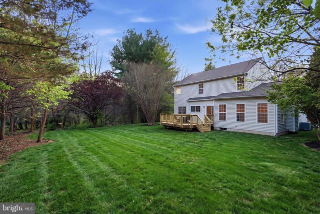 112 LOCUST GROVE DR, Purcellville, VA 20132