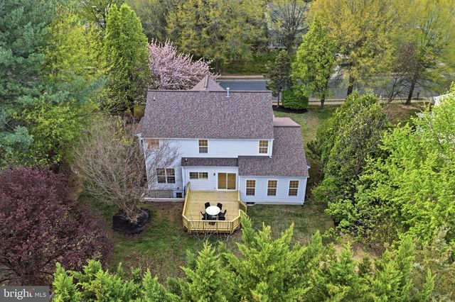112 LOCUST GROVE DR, Purcellville, VA 20132