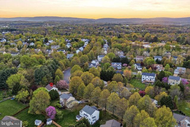 112 LOCUST GROVE DR, Purcellville, VA 20132