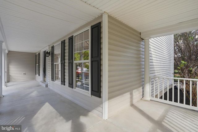 112 LOCUST GROVE DR, Purcellville, VA 20132